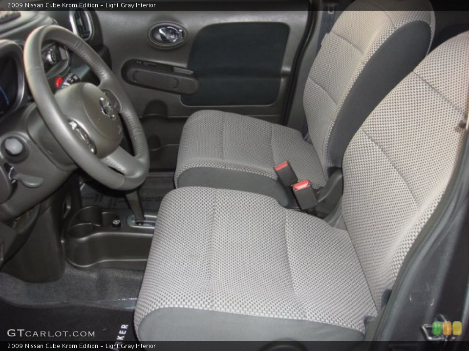 Light Gray Interior Photo for the 2009 Nissan Cube Krom Edition #54023393