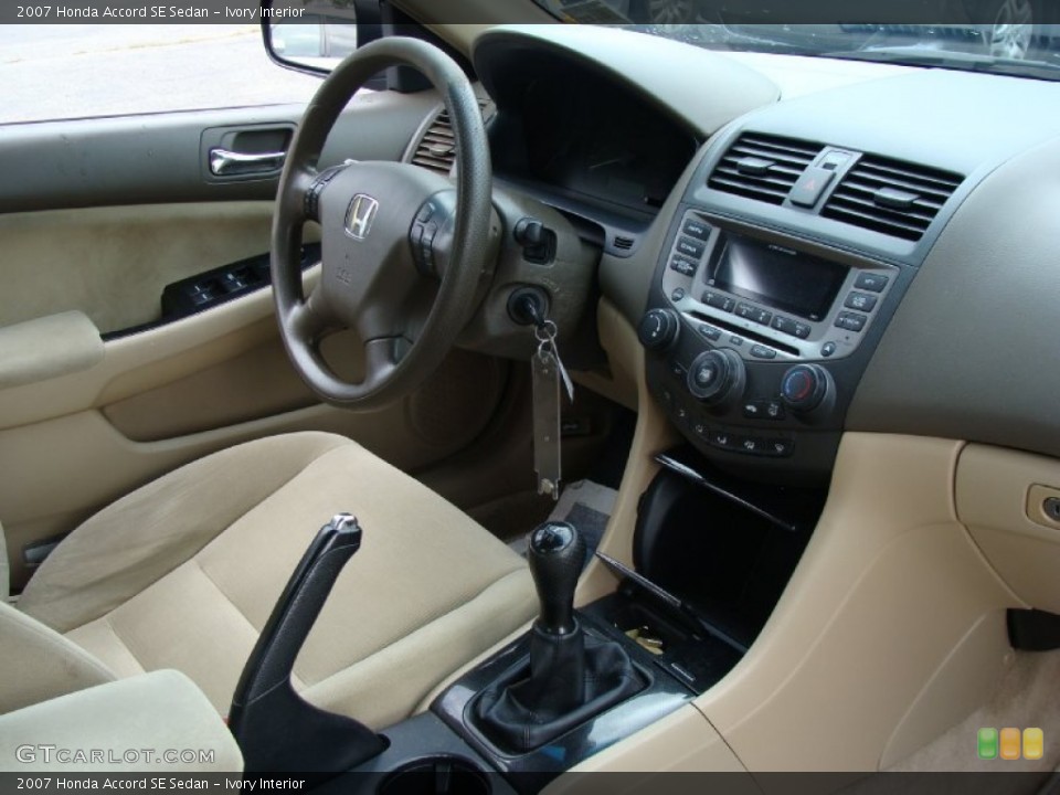 Ivory Interior Photo for the 2007 Honda Accord SE Sedan #54028207
