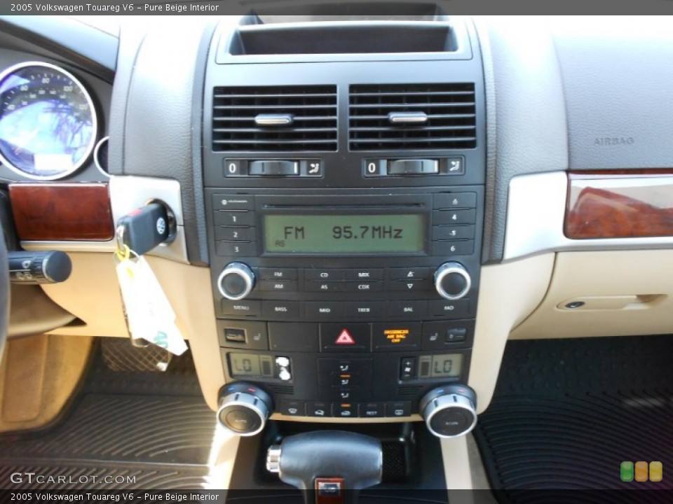 Pure Beige Interior Controls for the 2005 Volkswagen Touareg V6 #54048326