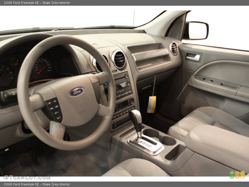Shale Grey Interior Dashboard for the 2006 Ford Freestyle SE #54051338