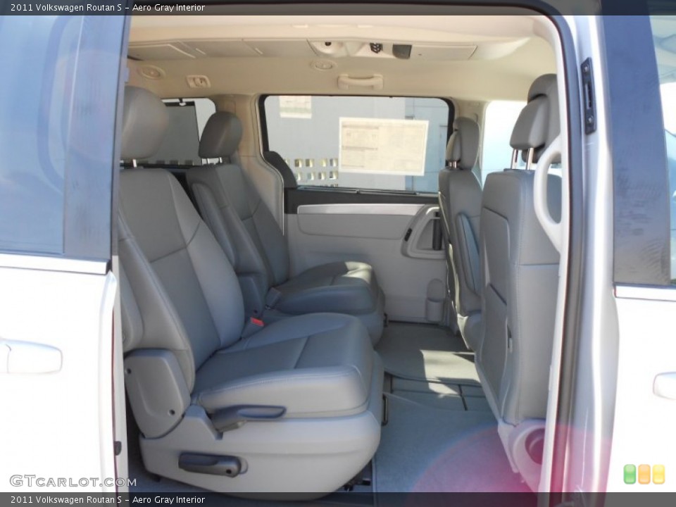 Aero Gray Interior Photo for the 2011 Volkswagen Routan S #54053675