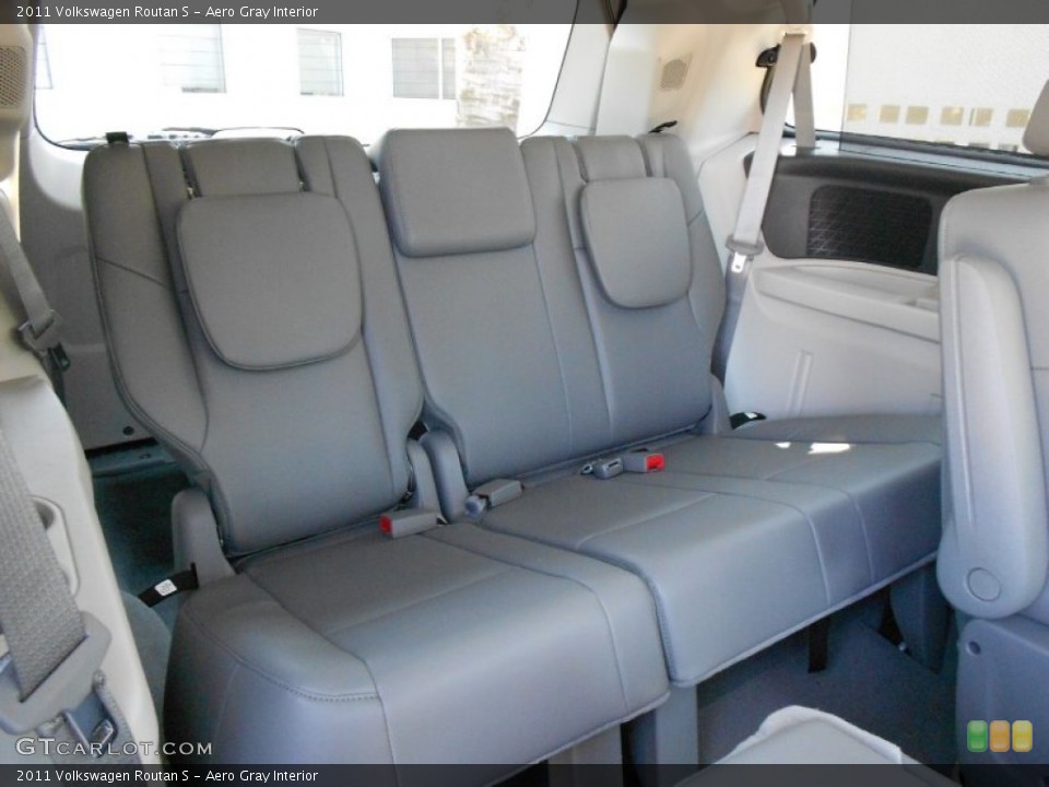 Aero Gray Interior Photo for the 2011 Volkswagen Routan S #54053684