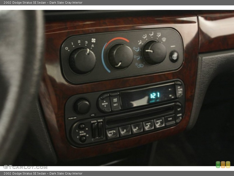 Dark Slate Gray Interior Controls for the 2002 Dodge Stratus SE Sedan #54061245
