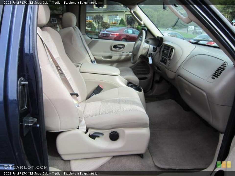 Medium Parchment Beige Interior Photo for the 2003 Ford F150 XLT SuperCab #54063698