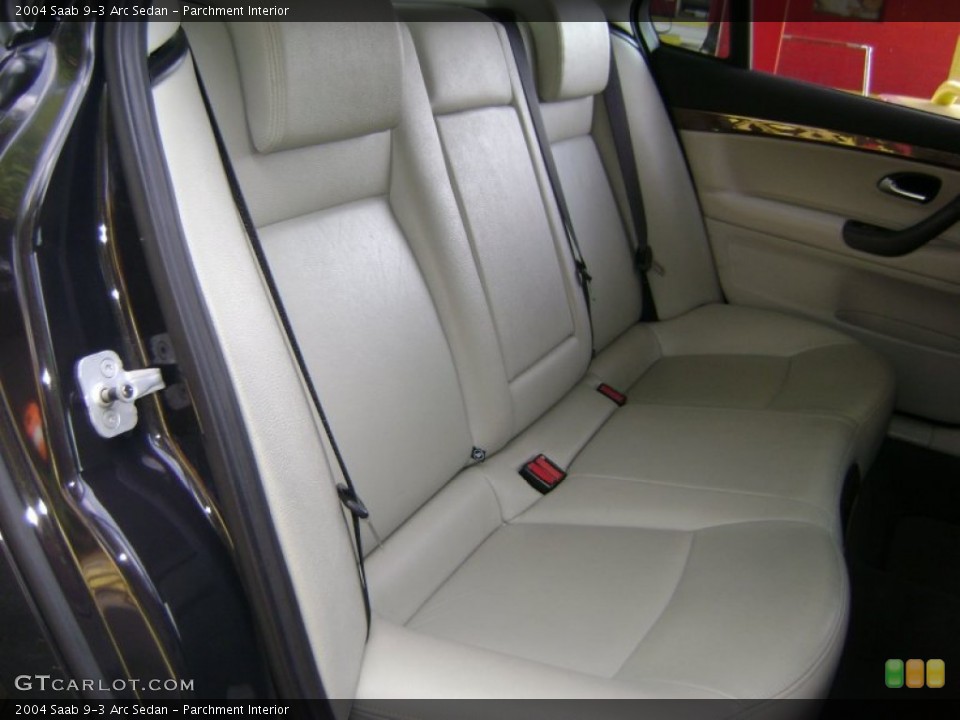 Parchment Interior Photo for the 2004 Saab 9-3 Arc Sedan #54070236