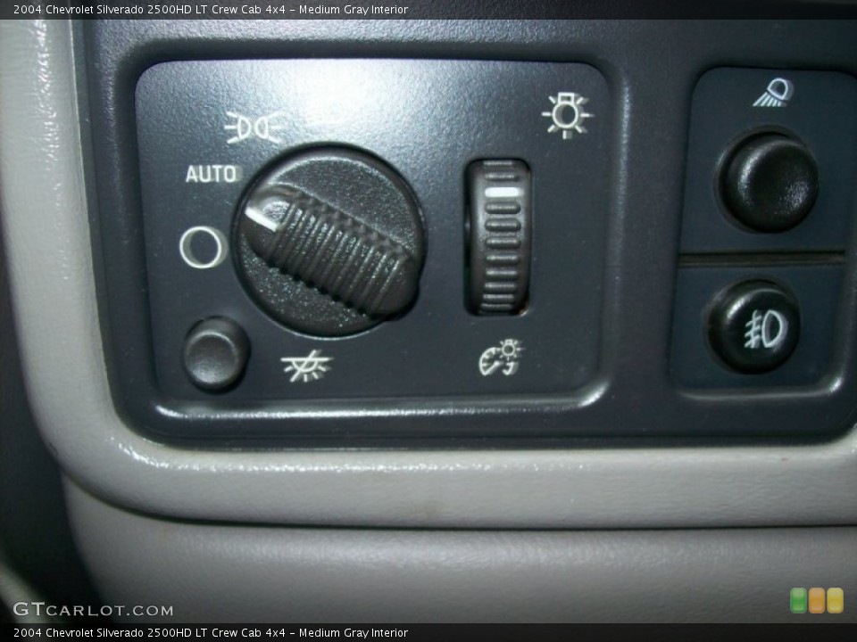 Medium Gray Interior Controls for the 2004 Chevrolet Silverado 2500HD LT Crew Cab 4x4 #54077109