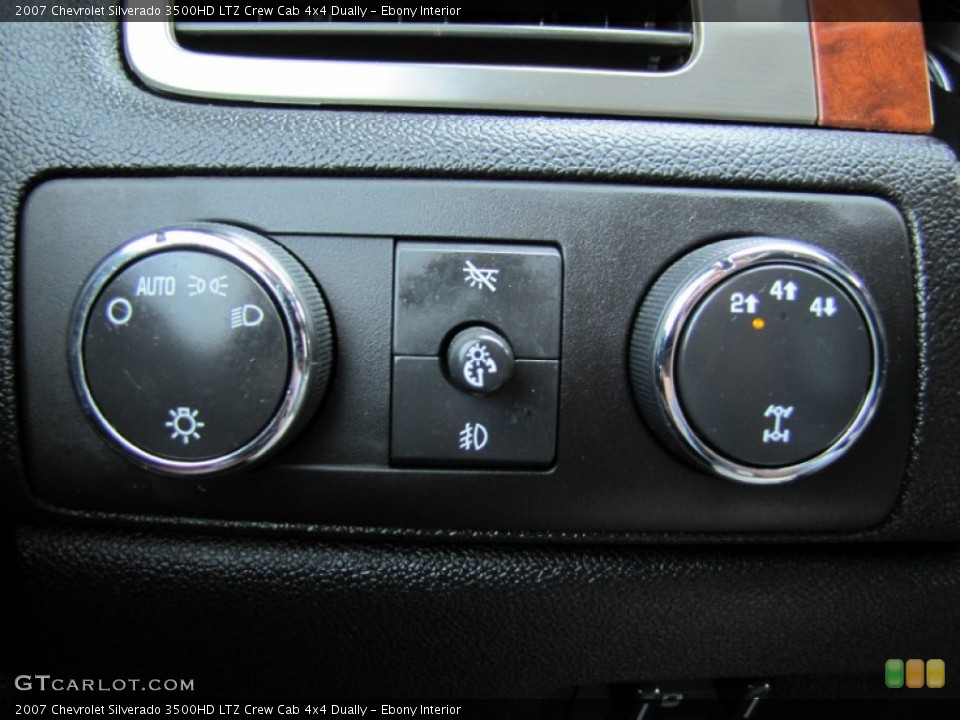 Ebony Interior Controls for the 2007 Chevrolet Silverado 3500HD LTZ Crew Cab 4x4 Dually #54081579