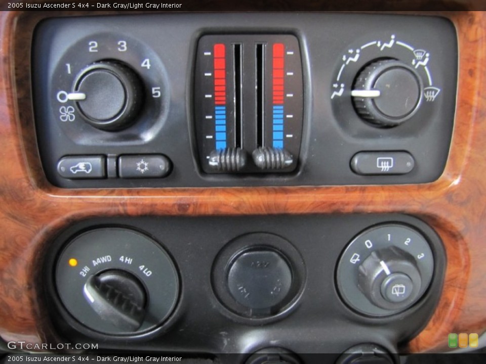 Dark Gray/Light Gray Interior Controls for the 2005 Isuzu Ascender S 4x4 #54086604