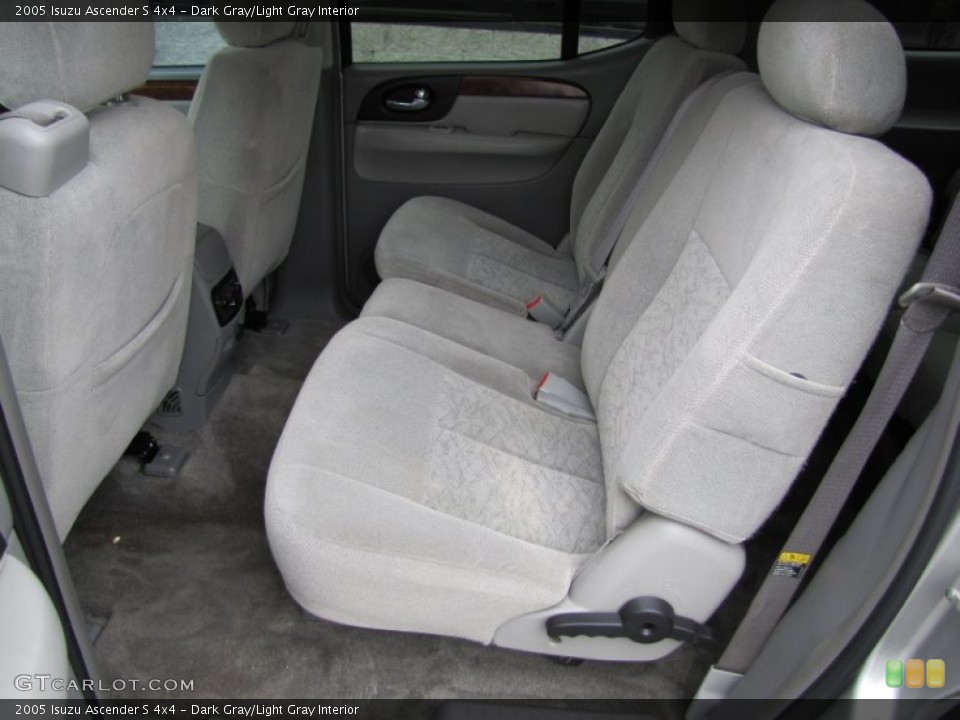 Dark Gray/Light Gray Interior Photo for the 2005 Isuzu Ascender S 4x4 #54086649