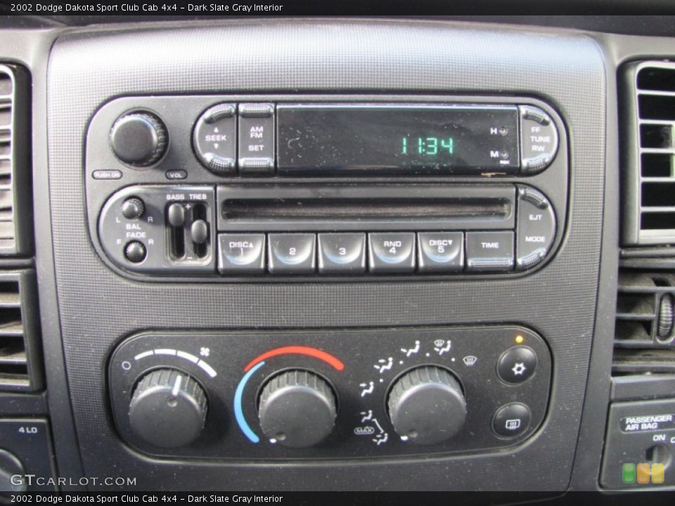 Dark Slate Gray Interior Controls for the 2002 Dodge Dakota Sport Club Cab 4x4 #54102150
