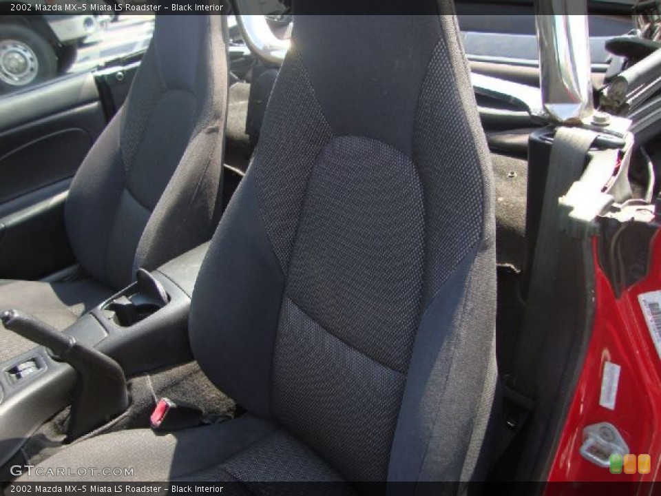 Black Interior Photo for the 2002 Mazda MX-5 Miata LS Roadster #54111066