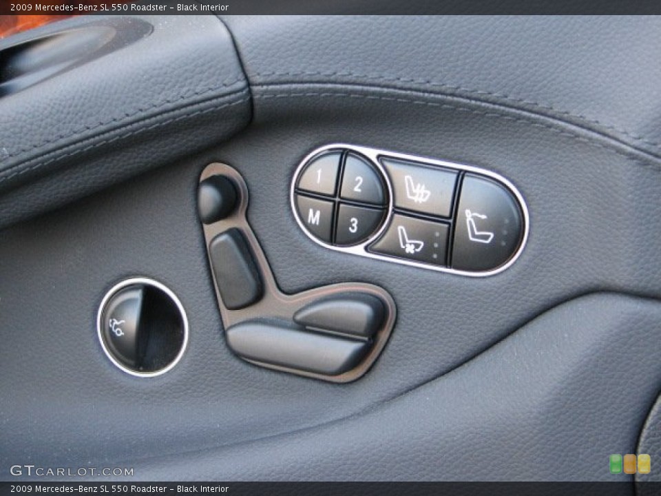 Black Interior Controls for the 2009 Mercedes-Benz SL 550 Roadster #54114354