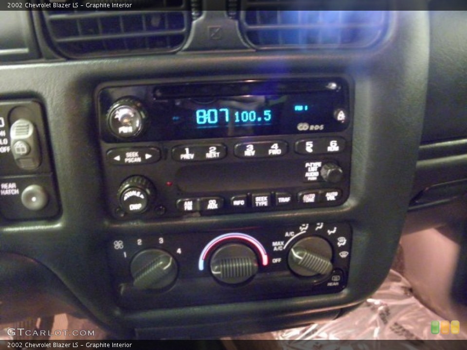 Graphite Interior Controls for the 2002 Chevrolet Blazer LS #54132497