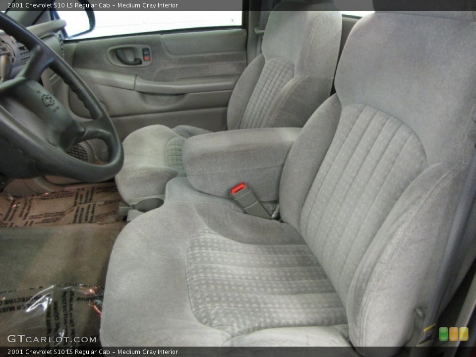 Medium Gray Interior Photo for the 2001 Chevrolet S10 LS Regular Cab #54137529