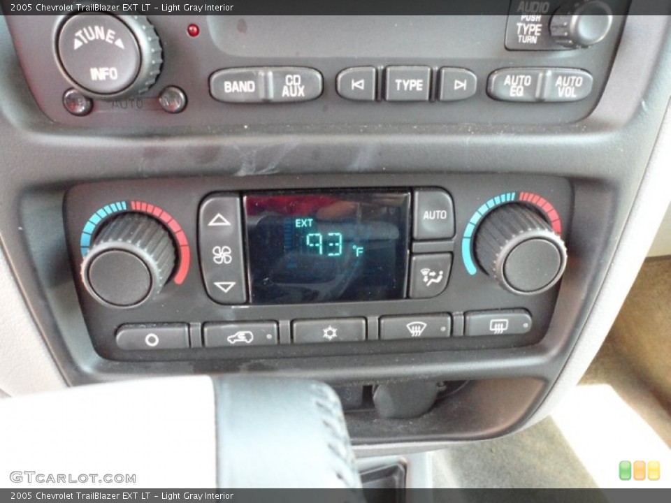 Light Gray Interior Controls for the 2005 Chevrolet TrailBlazer EXT LT #54141489
