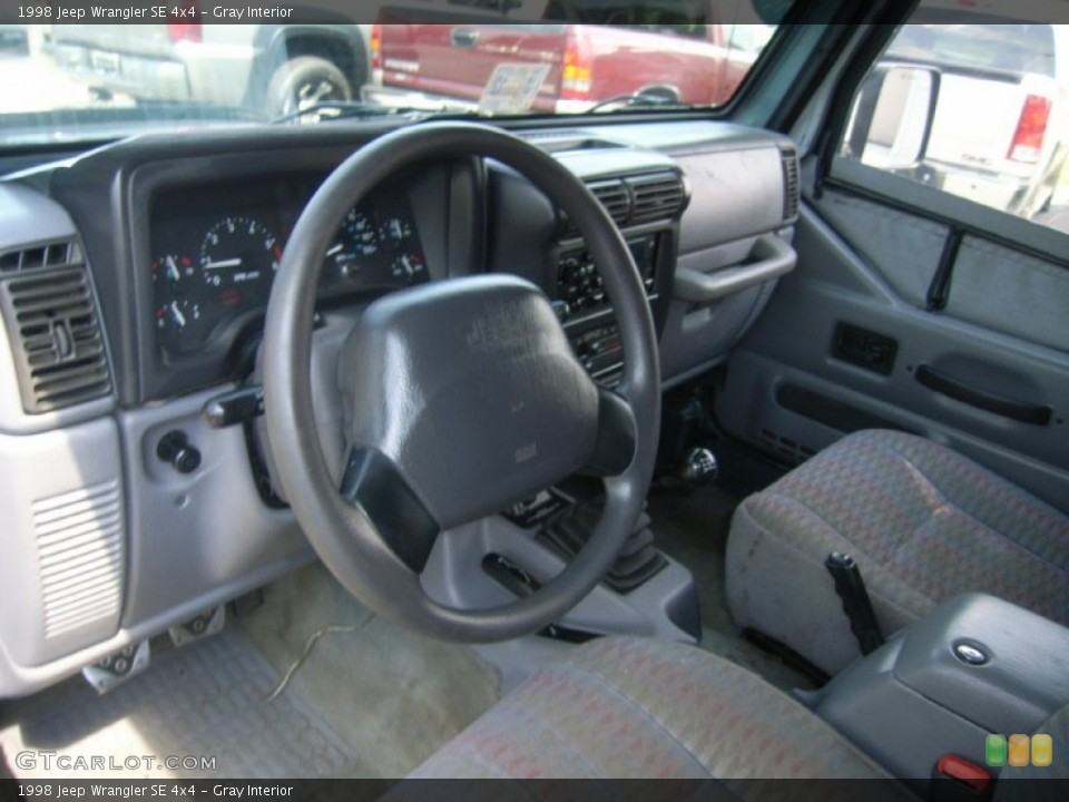Gray Interior Photo for the 1998 Jeep Wrangler SE 4x4 #54141888