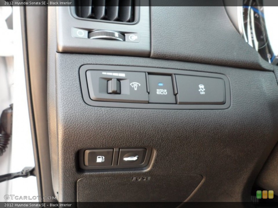 Black Interior Controls for the 2012 Hyundai Sonata SE #54148569