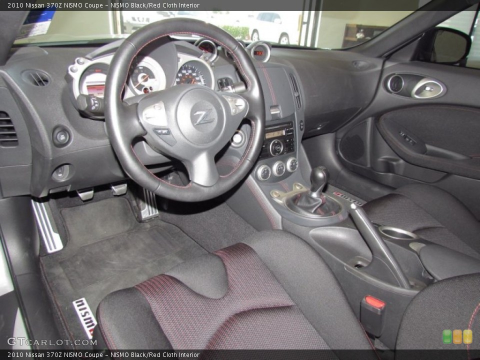 NISMO Black/Red Cloth Interior Photo for the 2010 Nissan 370Z NISMO Coupe #54156984