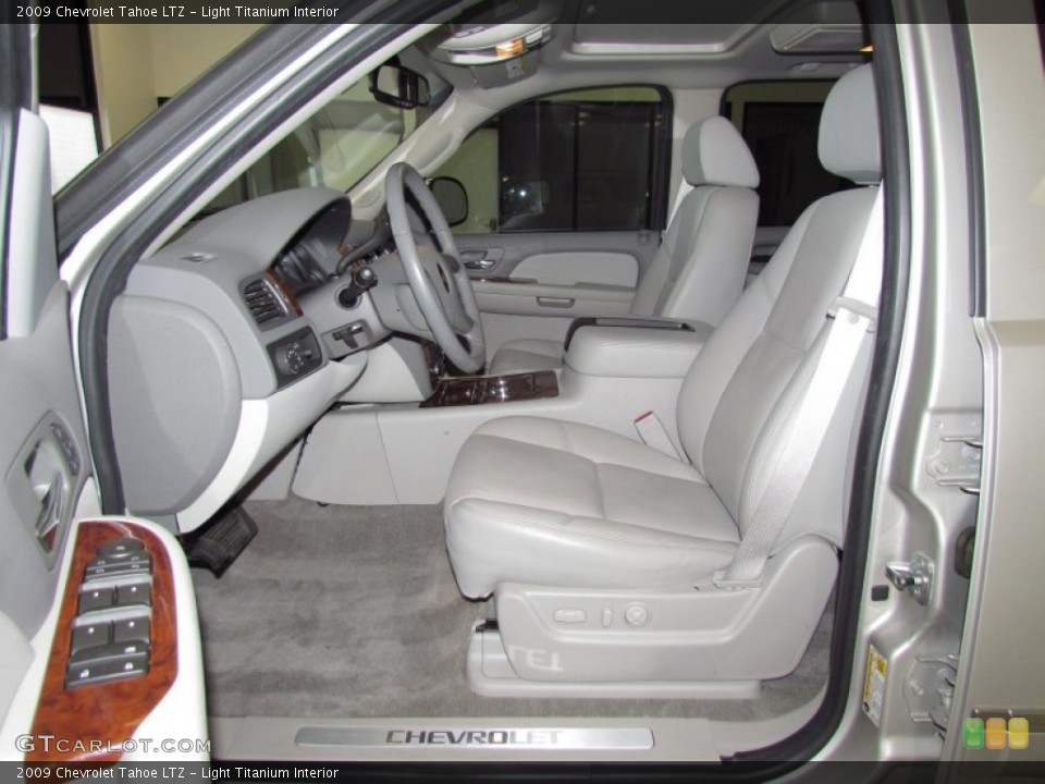 Light Titanium Interior Photo for the 2009 Chevrolet Tahoe LTZ #54158844