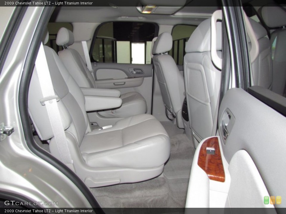 Light Titanium Interior Photo for the 2009 Chevrolet Tahoe LTZ #54158861