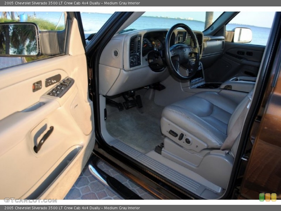 Medium Gray Interior Photo for the 2005 Chevrolet Silverado 3500 LT Crew Cab 4x4 Dually #54159078
