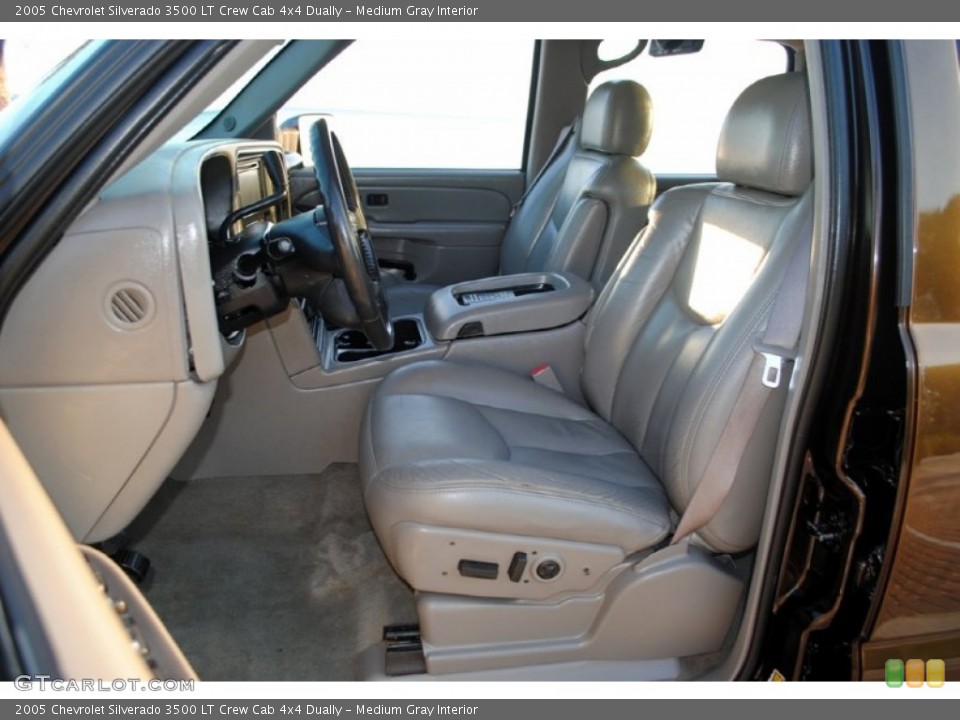 Medium Gray Interior Photo for the 2005 Chevrolet Silverado 3500 LT Crew Cab 4x4 Dually #54159096