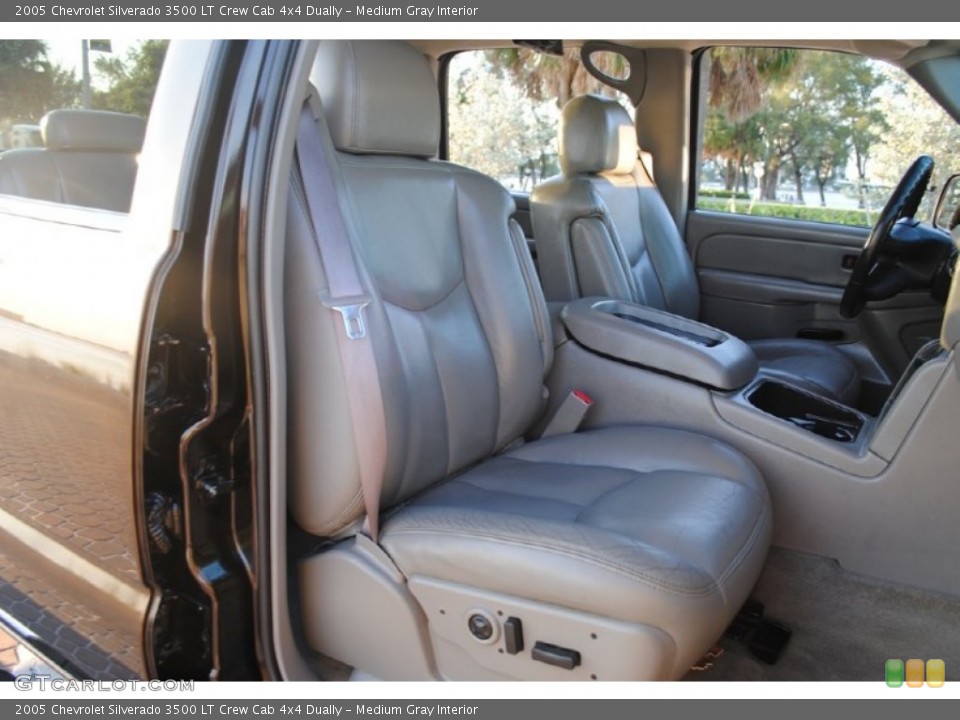 Medium Gray Interior Photo for the 2005 Chevrolet Silverado 3500 LT Crew Cab 4x4 Dually #54159100