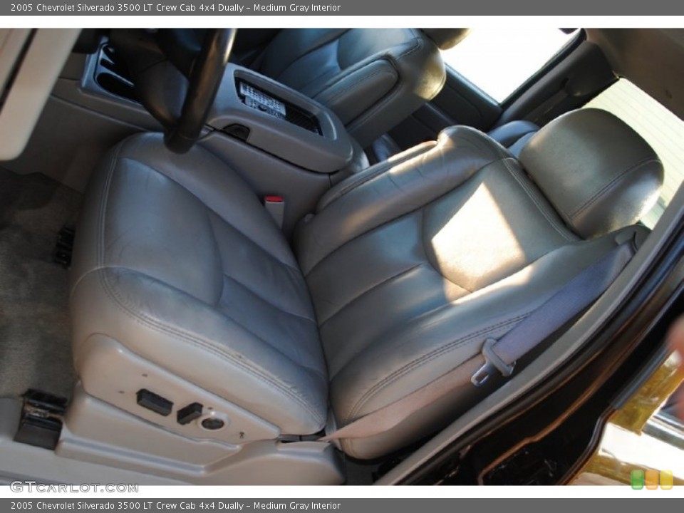 Medium Gray Interior Photo for the 2005 Chevrolet Silverado 3500 LT Crew Cab 4x4 Dually #54159111