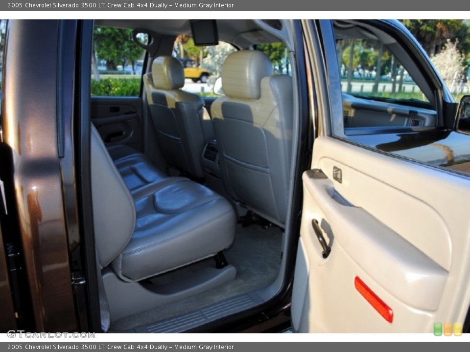 Medium Gray Interior Photo for the 2005 Chevrolet Silverado 3500 LT Crew Cab 4x4 Dually #54159201