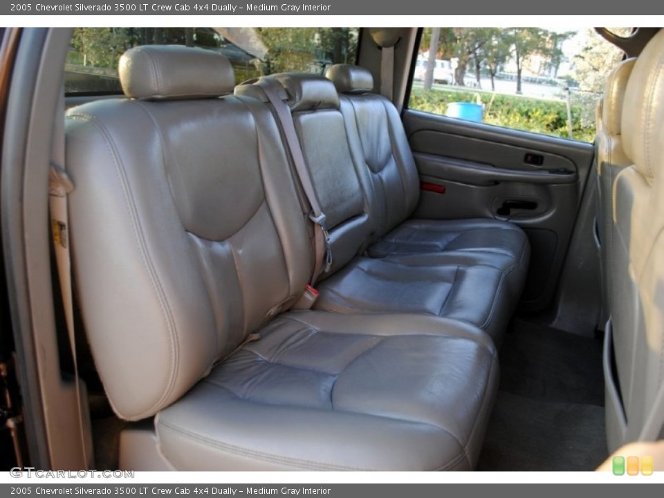 Medium Gray Interior Photo for the 2005 Chevrolet Silverado 3500 LT Crew Cab 4x4 Dually #54159219