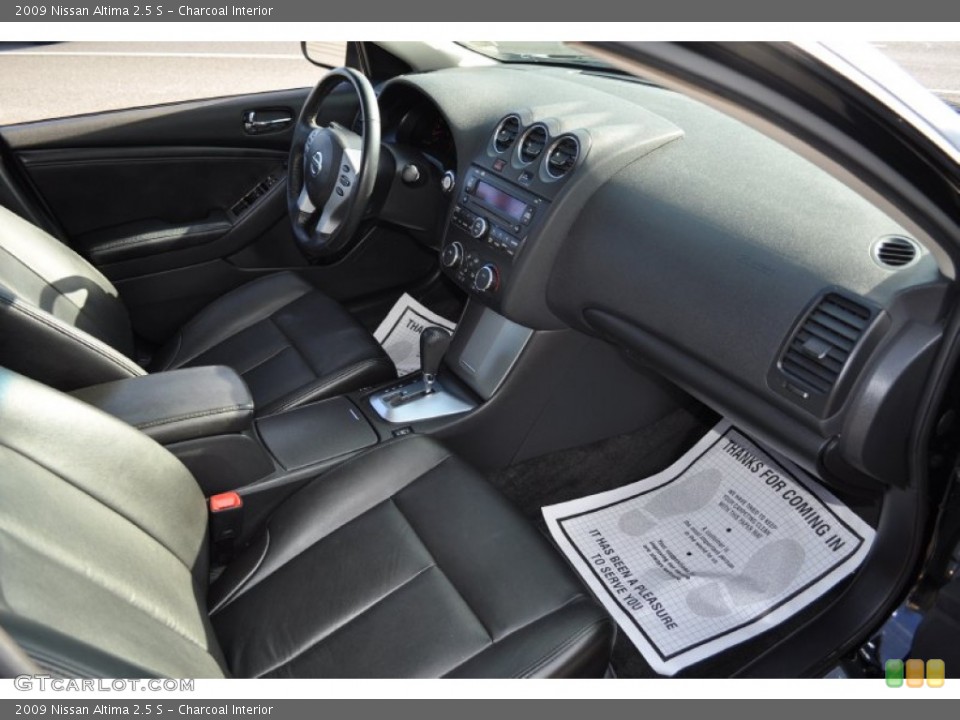 Charcoal Interior Photo for the 2009 Nissan Altima 2.5 S #54169288