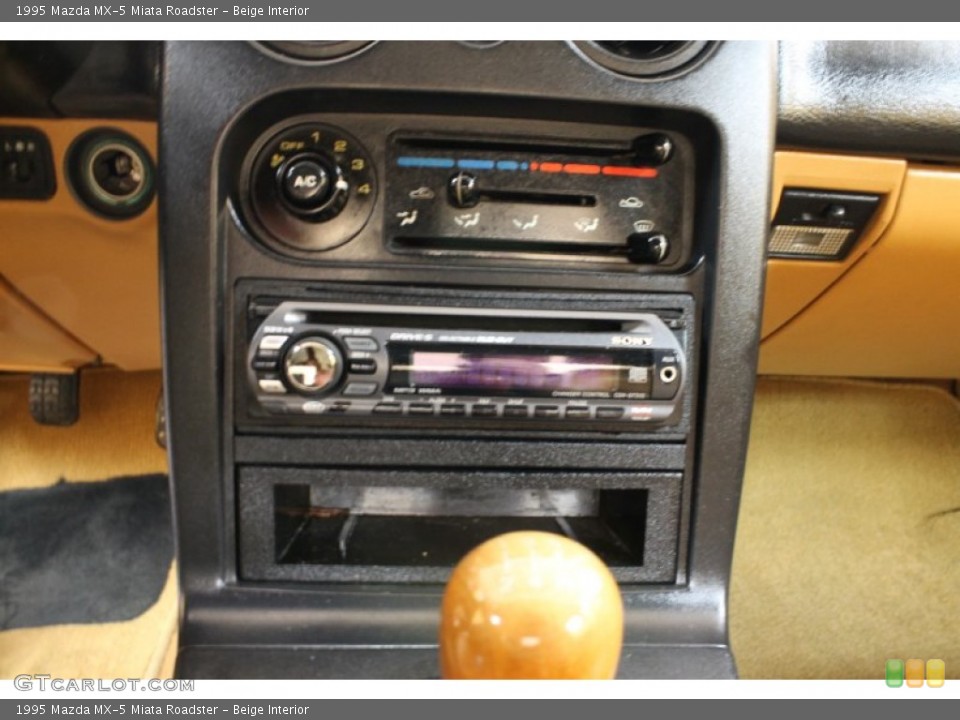 Beige Interior Controls for the 1995 Mazda MX-5 Miata Roadster #54172087