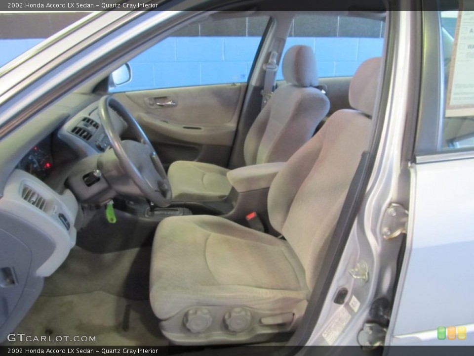 Quartz Gray Interior Photo for the 2002 Honda Accord LX Sedan #54184039