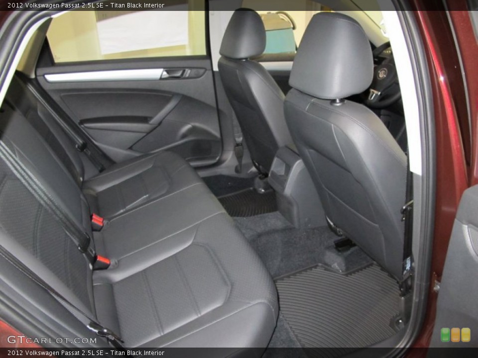 Titan Black Interior Photo for the 2012 Volkswagen Passat 2.5L SE #54191962