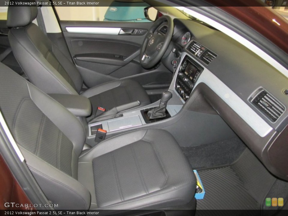 Titan Black Interior Photo for the 2012 Volkswagen Passat 2.5L SE #54191974