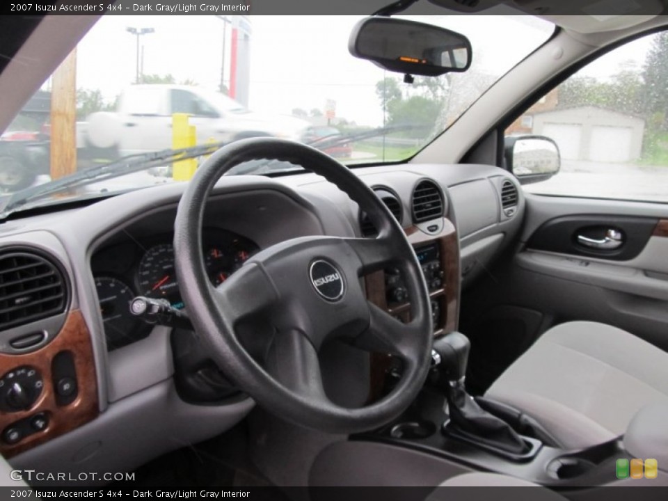Dark Gray/Light Gray Interior Photo for the 2007 Isuzu Ascender S 4x4 #54202514