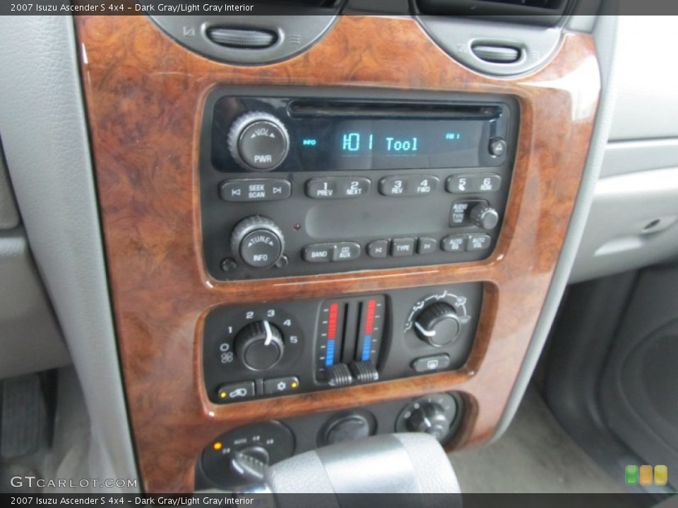 Dark Gray/Light Gray Interior Controls for the 2007 Isuzu Ascender S 4x4 #54202529