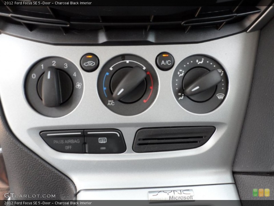 Charcoal Black Interior Controls for the 2012 Ford Focus SE 5-Door #54207585