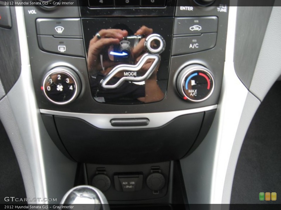 Gray Interior Controls for the 2012 Hyundai Sonata GLS #54211695