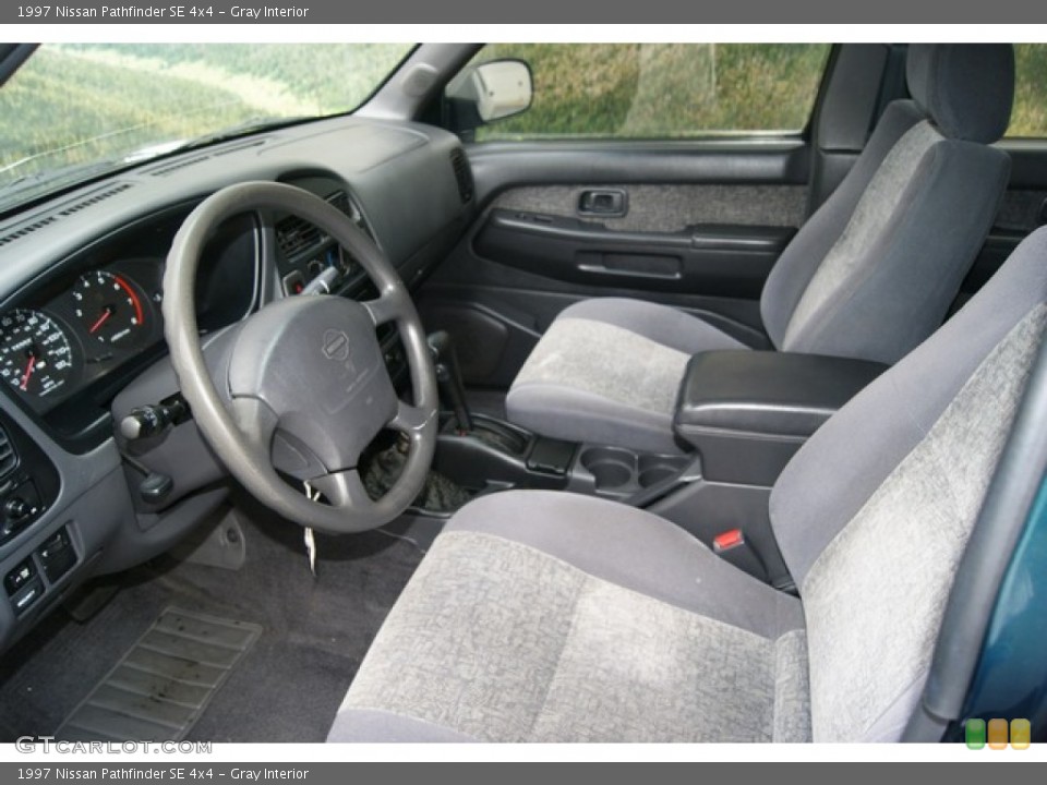 Gray Interior Photo for the 1997 Nissan Pathfinder SE 4x4 #54213243