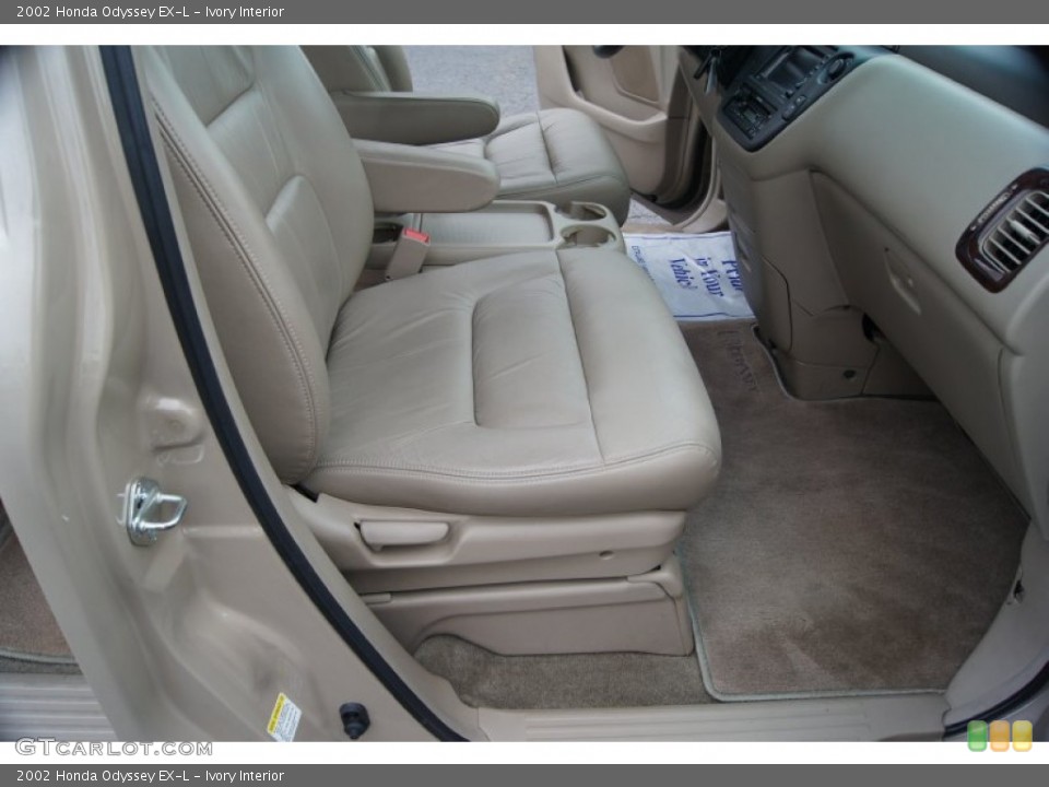 Ivory 2002 Honda Odyssey Interiors