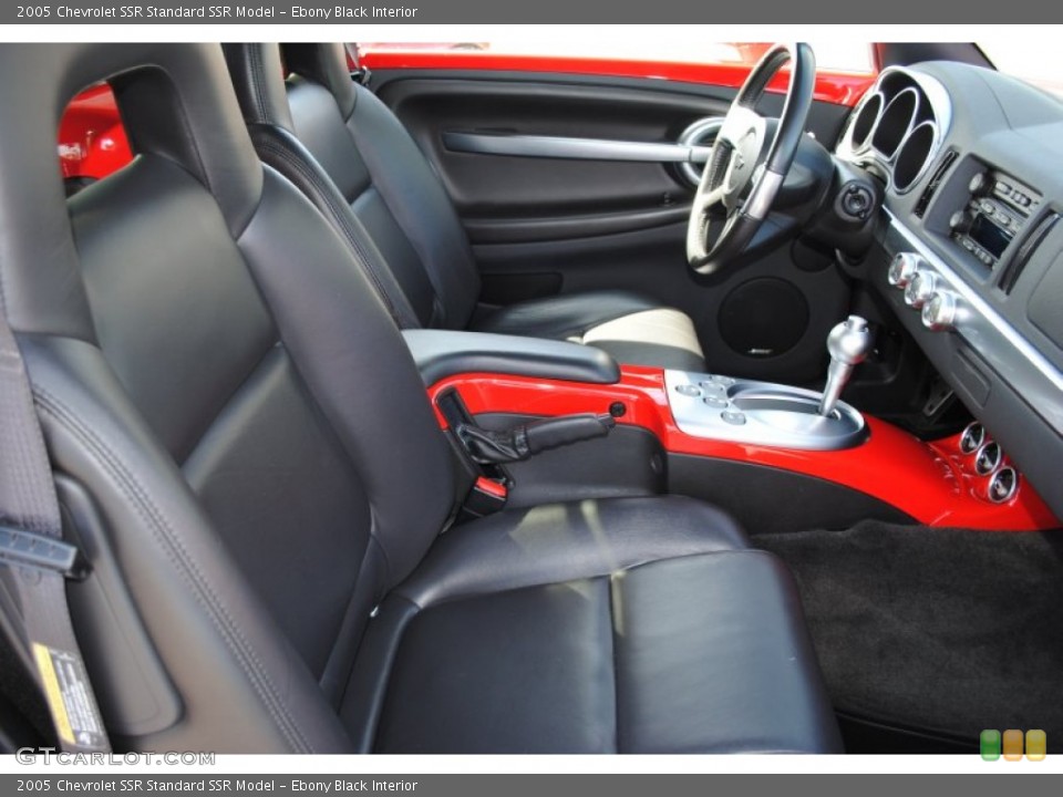 Ebony Black Interior Photo for the 2005 Chevrolet SSR  #54232545