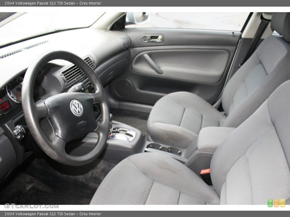 Grey Interior Photo for the 2004 Volkswagen Passat GLS TDI Sedan #54240387