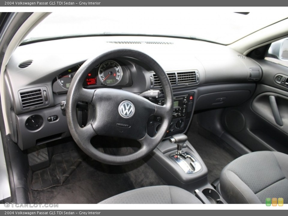 Grey Interior Photo for the 2004 Volkswagen Passat GLS TDI Sedan #54240399