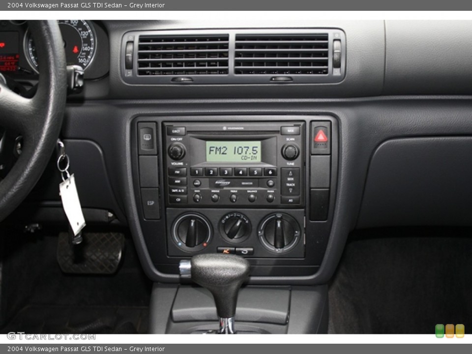 Grey Interior Controls for the 2004 Volkswagen Passat GLS TDI Sedan #54240485