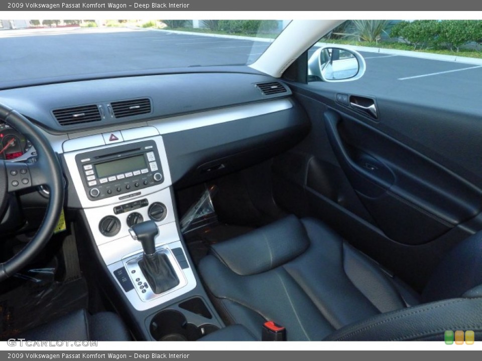Deep Black Interior Dashboard for the 2009 Volkswagen Passat Komfort Wagon #54241632