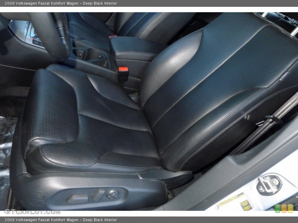 Deep Black Interior Photo for the 2009 Volkswagen Passat Komfort Wagon #54241644