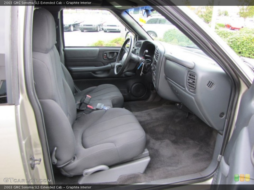 Graphite Interior Photo for the 2003 GMC Sonoma SLS Extended Cab #54242744