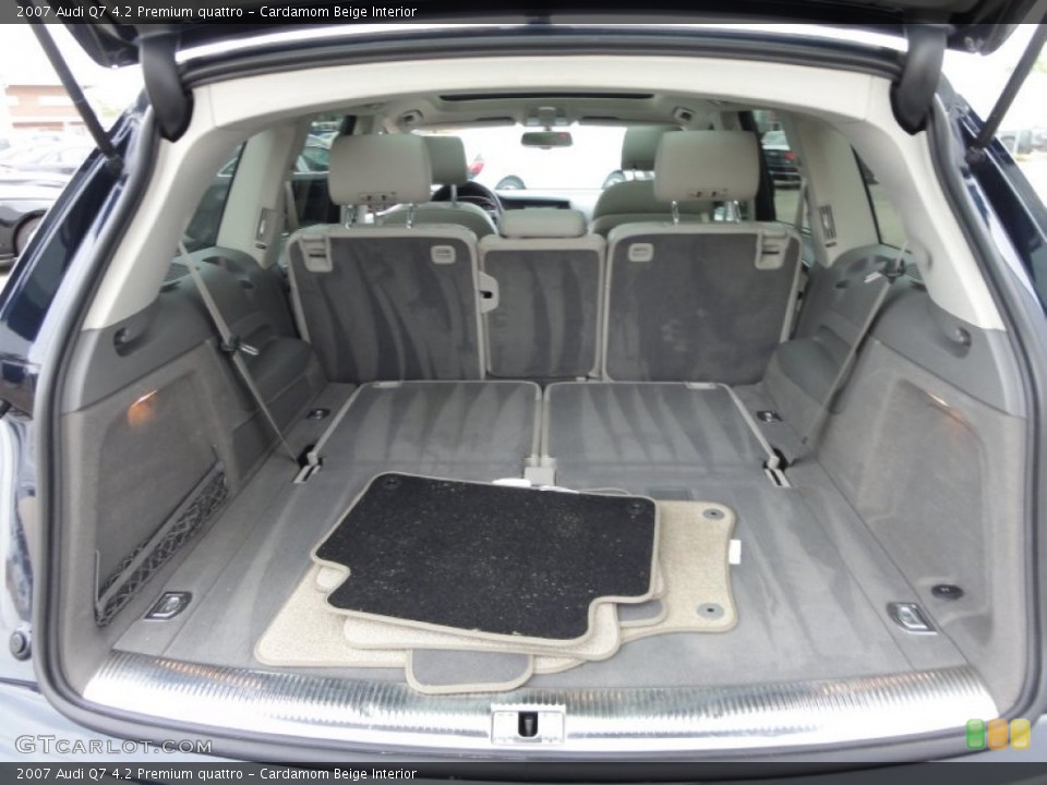 Cardamom Beige Interior Trunk for the 2007 Audi Q7 4.2 Premium quattro #54246380