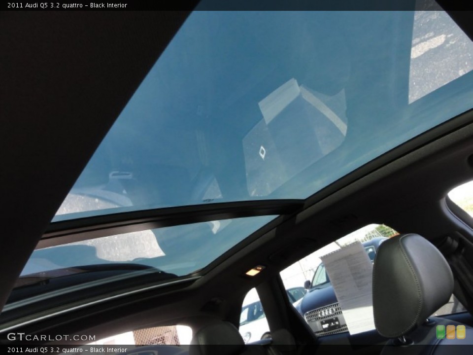 Black Interior Sunroof for the 2011 Audi Q5 3.2 quattro #54246707